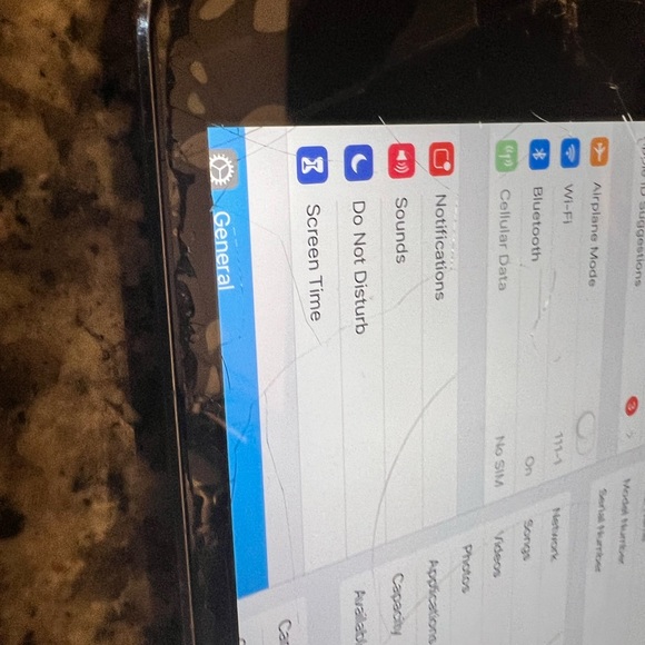 iPad mini 3 - Wi-Fi
64 GB - Silver - Unlocked Screen Broken - Picture 2 of 5